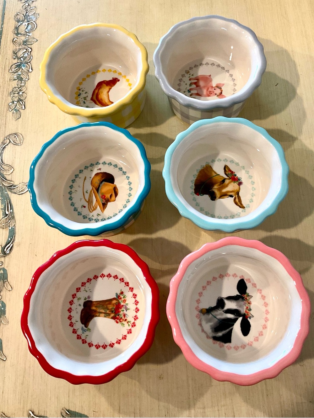 Pioneer woman  Set of 6 Scalloped Edge Ceramic Ramekins with Animal Motifs -